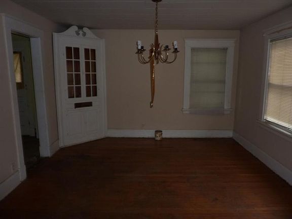 3rd image of 1136 Laidlaw Ave