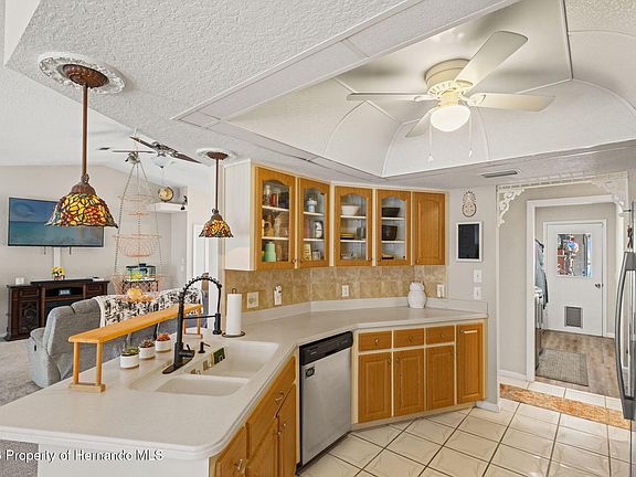 5th image of 12292 Ronald St