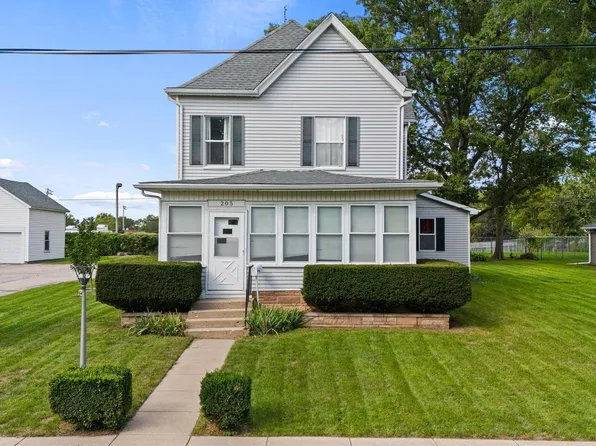 205 W Burton Ave, Eureka, IL 61530