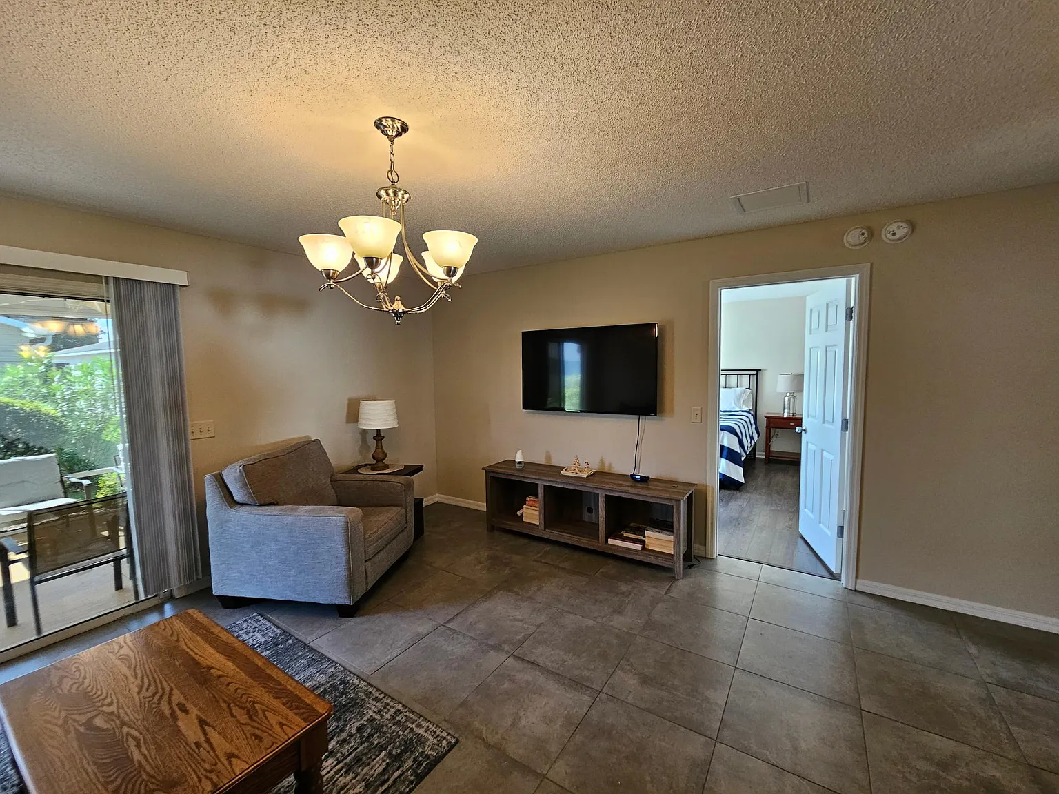 3 bed, 1240 sqft, $2,200 — Photo 4