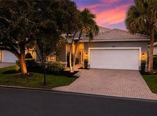 219 Glen Eagle Cir, Naples, FL 34104