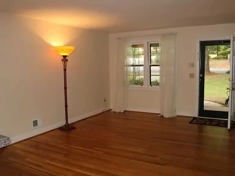 949 Howard St — Photo 9