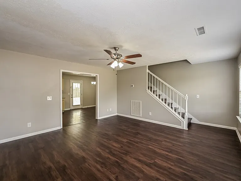 222 Hermitage Dr — Photo 4