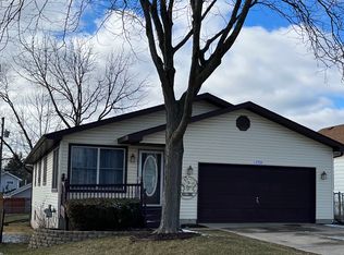 1721 Wilcox St, Crest Hill, IL 60403