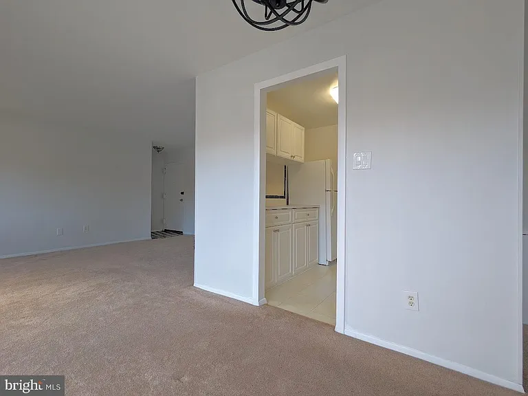 2903 Charing Cross Rd #7 — Photo 11