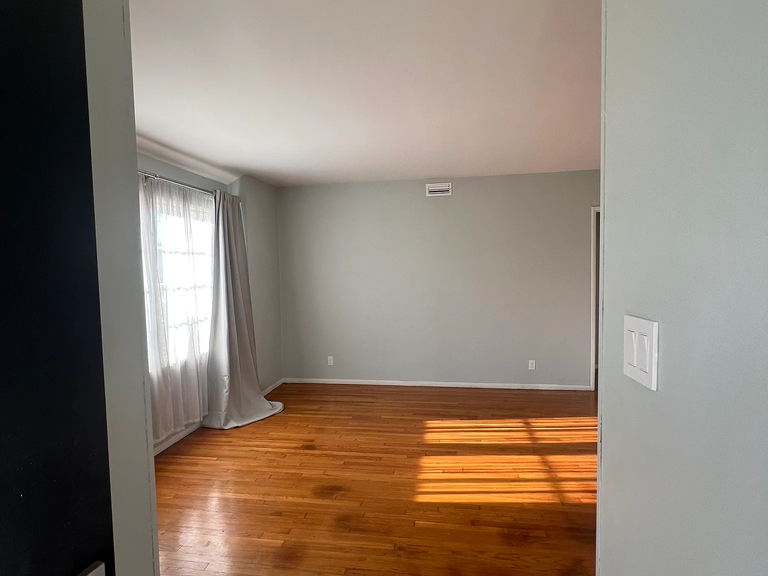 3 bed, 1404 sqft, $3,900 — Photo 2
