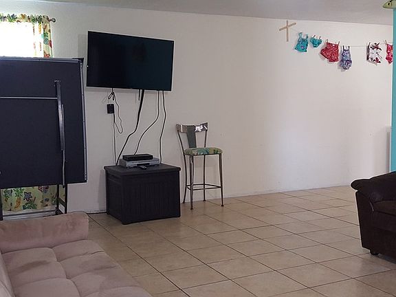 5th image of 107 E Marisol Dr
