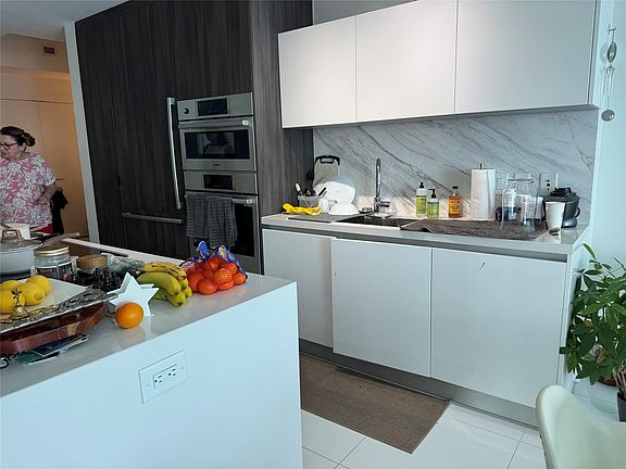 5th image of 851 NE 1st Avenue #2606