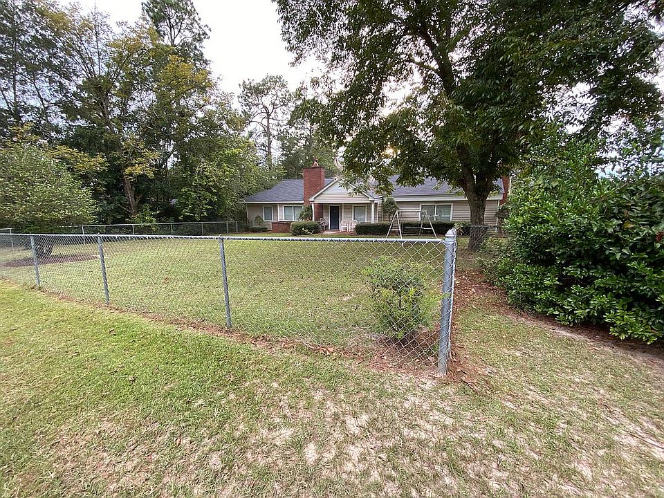 Front fenced yard