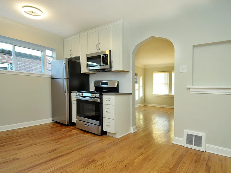 5819-5821 Devonshire Ave #1W — Photo 2