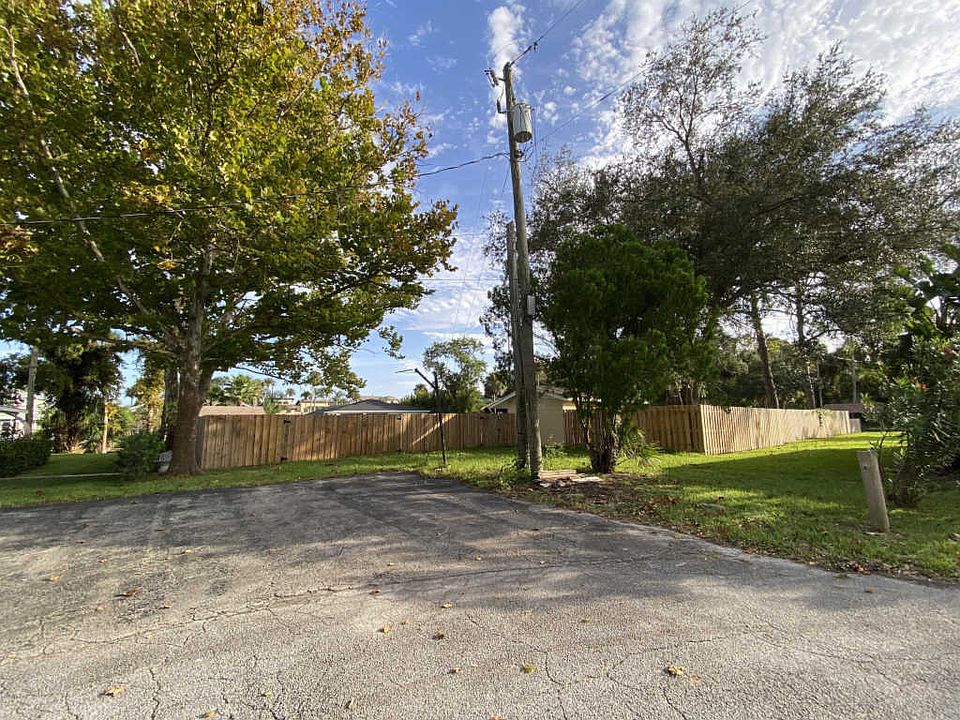 1st image of 1060 Peninsula Dr