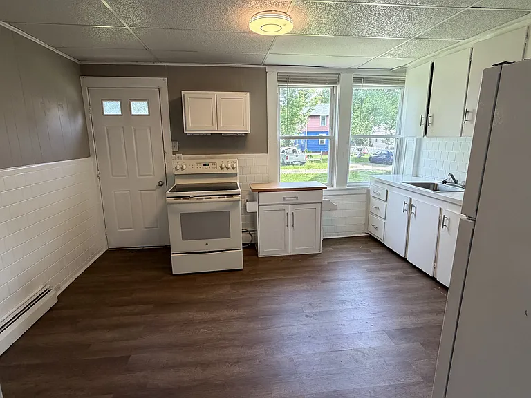 84 Boys Ave #C — Photo 8