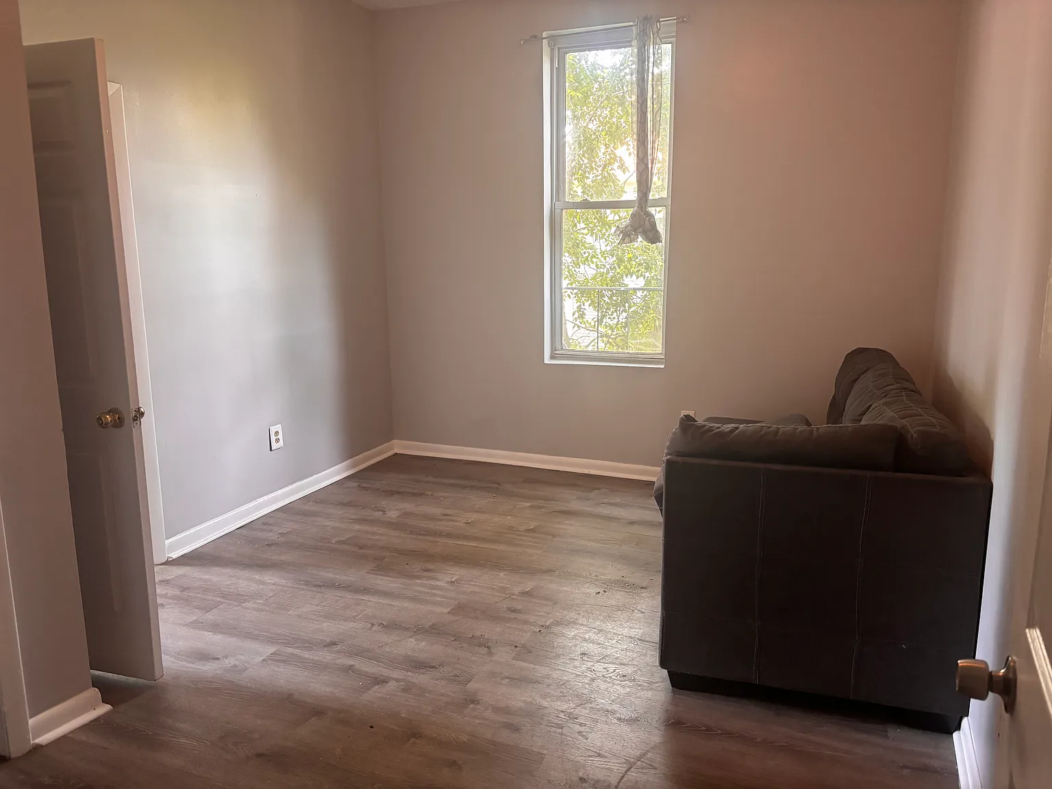 3 bed, $2,100 — Photo 4