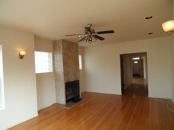 3rd image of 2029 W Morse Ave
