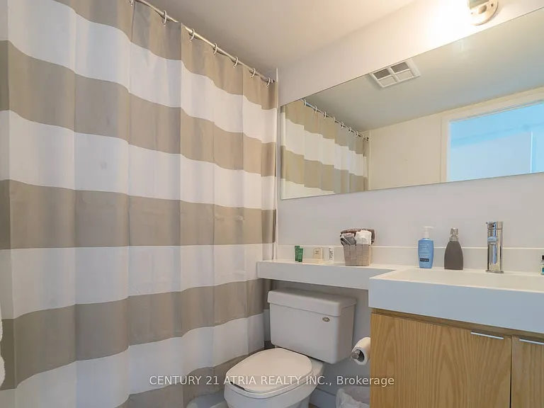 4K Spadina Ave #302 — Photo 9