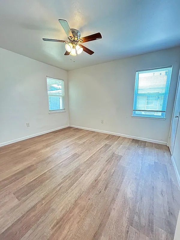 2 bed, 1.0 bath, 921 sqft, $1,250 — Photo 2