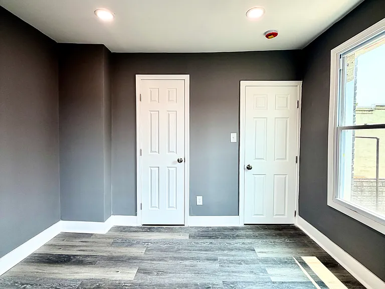 500 N Port St — Photo 14