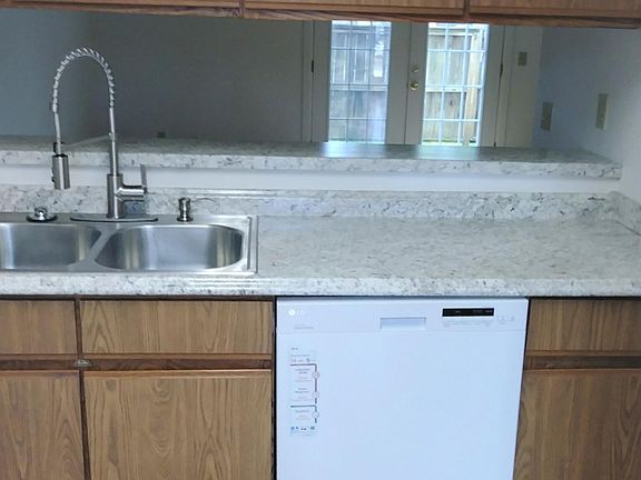 4th image of 778 Crofton Cir