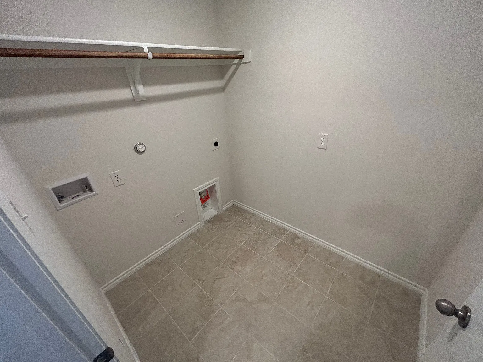 4 bed, 2.0 bath, 1700 sqft, $2,495 — Photo 3