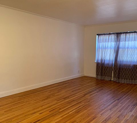 3rd image of 21-24 Utopia Pkwy #1