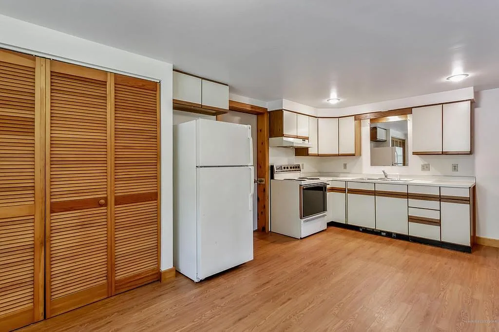 321 Gibbs Rd — Photo 4