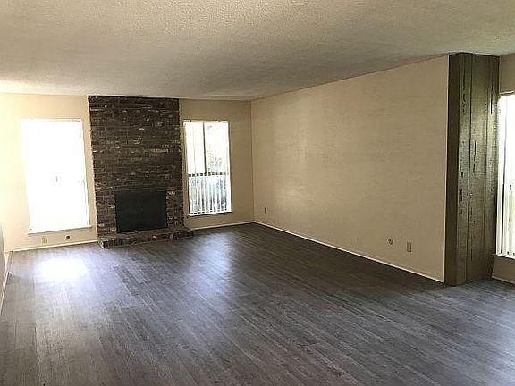 3rd image of 372 W Bullard Ave
