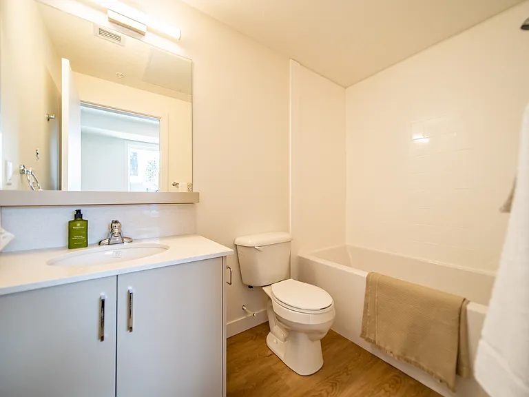 2040 37th St SW — Photo 30