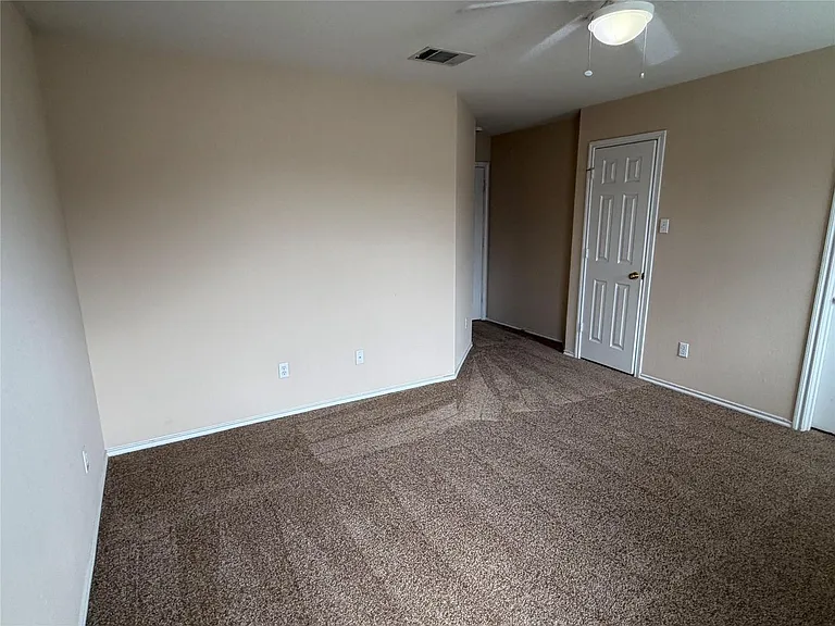 208 Carol Ave — Photo 5
