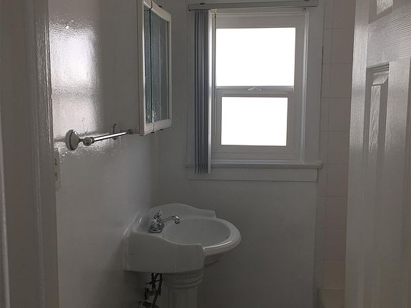 5th image of 40 Belmont Ave APT 5