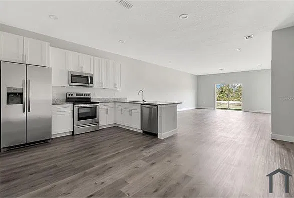 3 bed, 1379 sqft, $1,800 — Photo 3