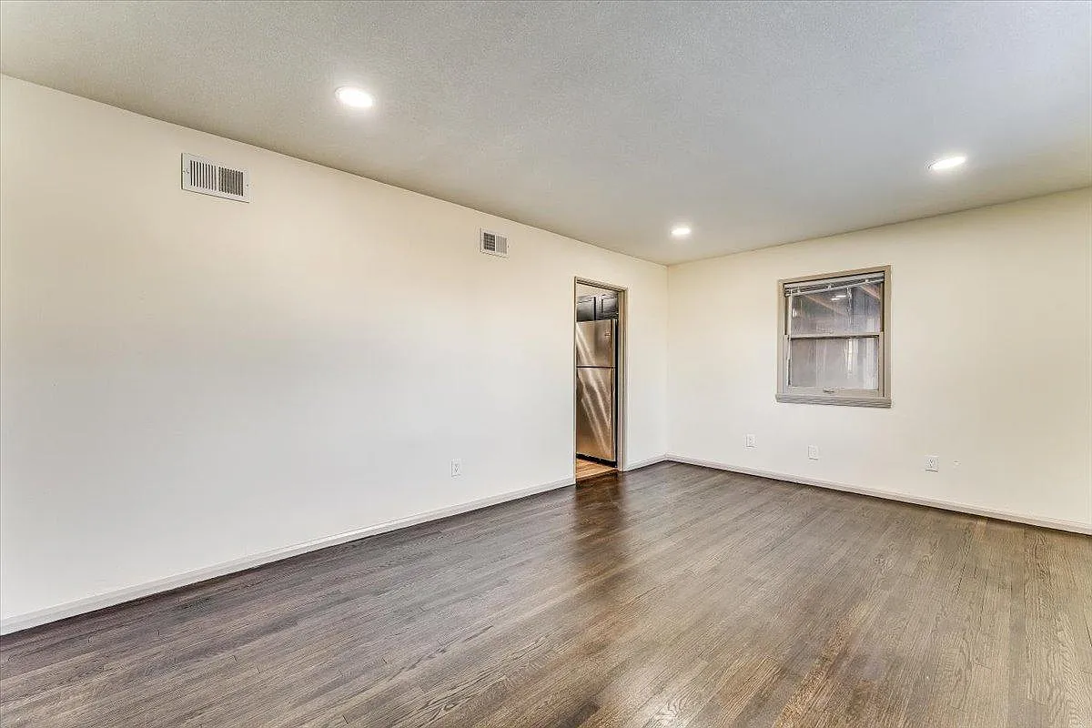 4 bed, 1.5 bath, 1404 sqft, $1,425 — Photo 2