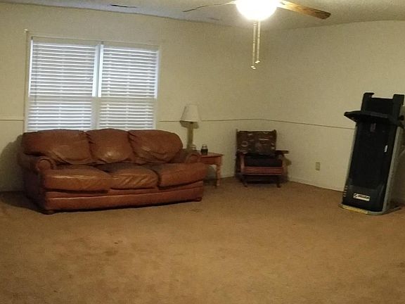 3rd image of 9 Ashley Drive