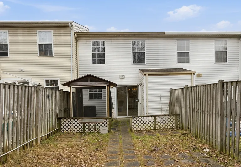 72 Chelmsford Ct — Photo 17