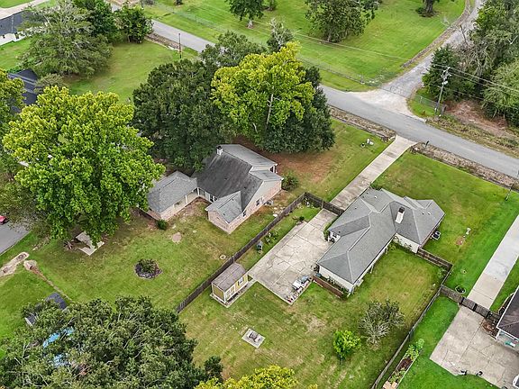 4th image of 39470 Tommy Moore Rd