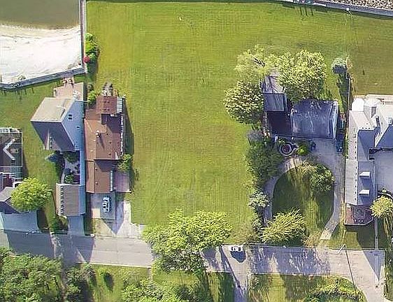 3rd image of 10238 Lakewood Lot