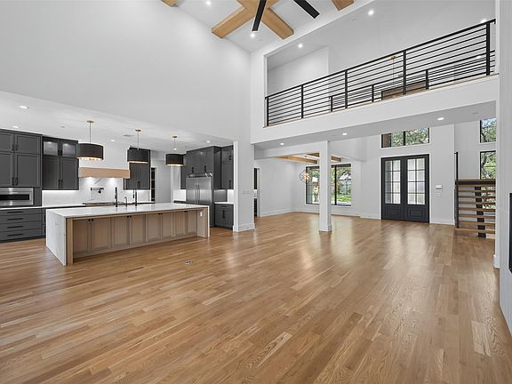 4th image of 6608 Longfellow Dr