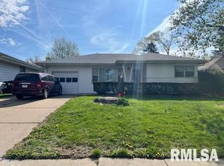 4214 N Wycliffe Rd, Peoria, IL 61614