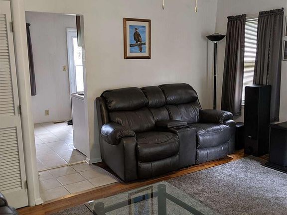 3rd image of 2600 Scott Ave