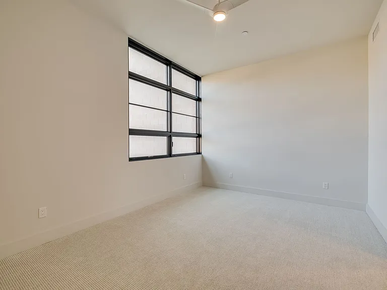 1303 N Dewey Ave — Photo 11