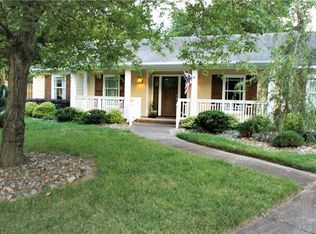 1527 Longbrook Dr, Charlotte, NC 28270