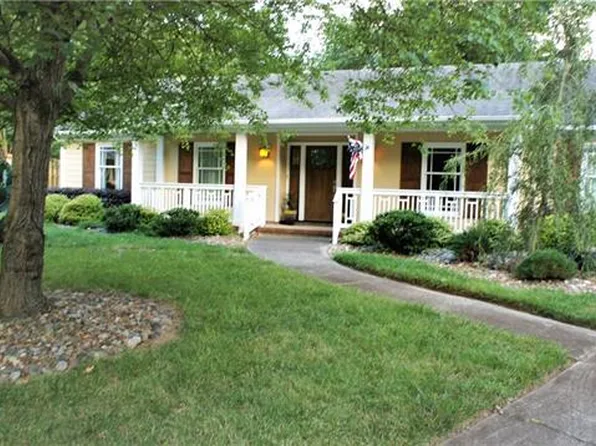 1527 Longbrook Dr, Charlotte, NC 28270