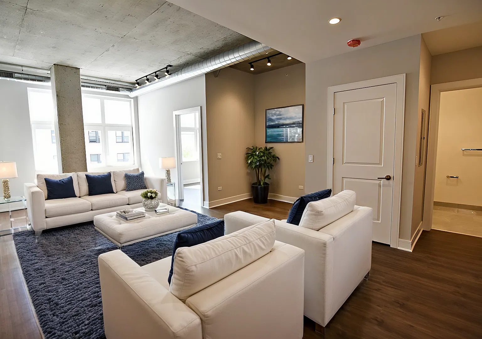 2 bed, 2.0 bath, 1032 sqft, $4,128 — Photo 1