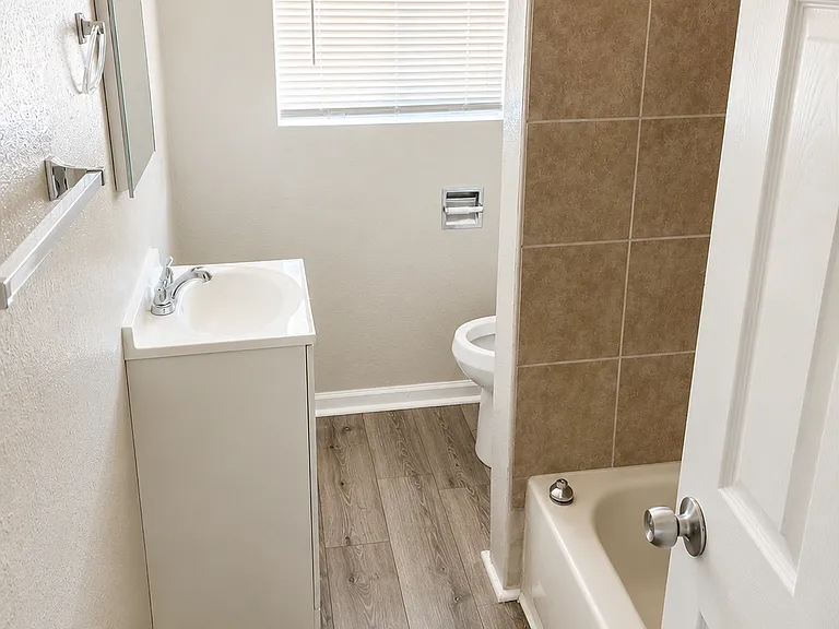 2553 Lexington St #C — Photo 7