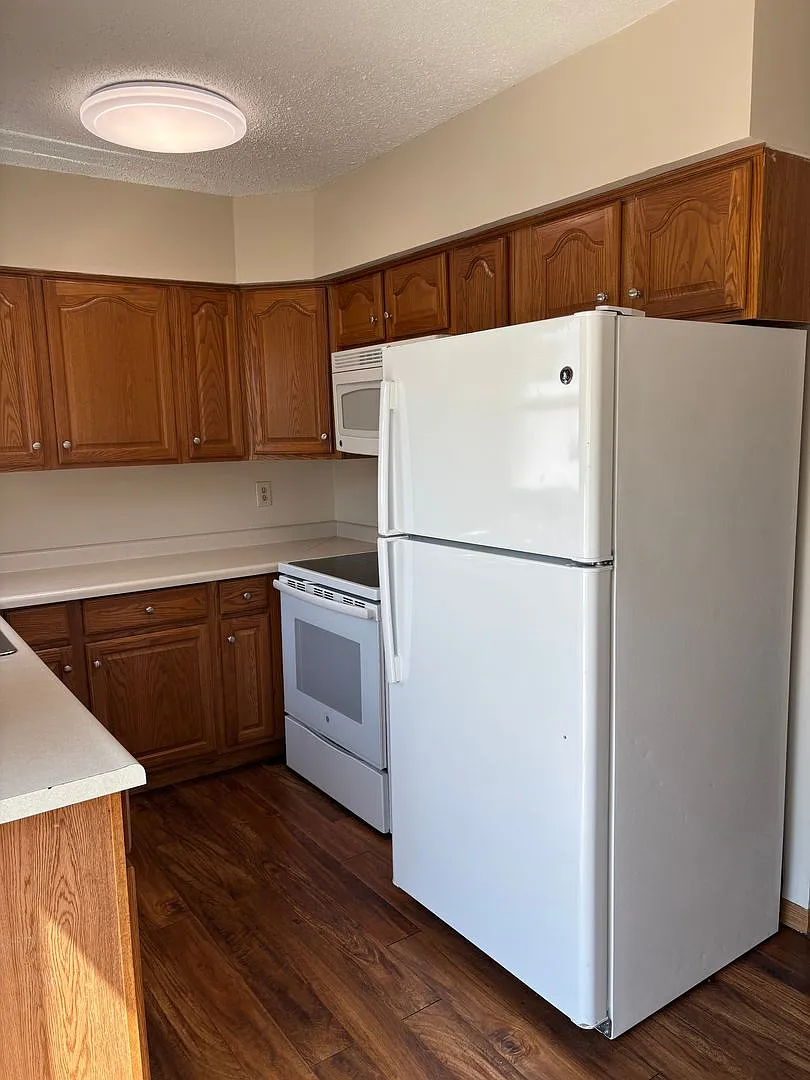 2 Bedroom, 1 Bath Townhouse in LeClaire, IA — Photo 2