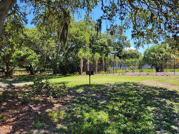 4th image of 1114 Pinellas St APT 4