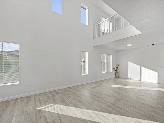 4th image of 4190 Rainbow View Way