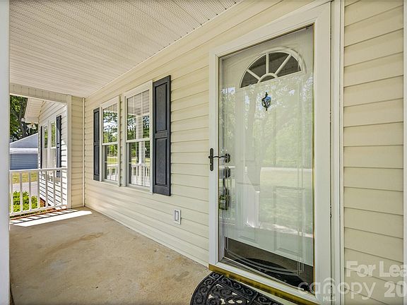 2nd image of 425 Griggs Rd