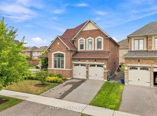 18 Blenheim Cir, Whitby, ON L1P 0E3