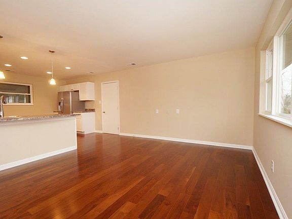 4th image of 16 Lawndale Ave