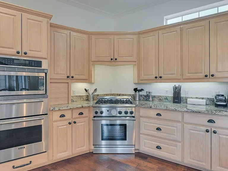 904 Tiffany Ln — Photo 23